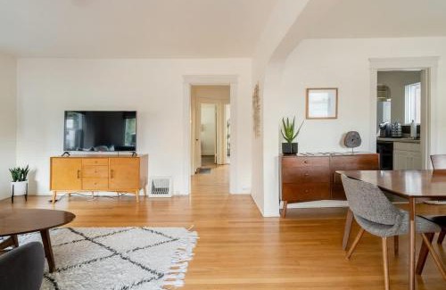 Belmont House | Stay Portland - HeartofBuckman MidCentury Dream 86 WalkScore 3BR