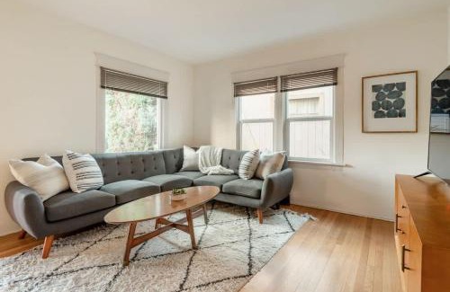 Belmont House | Stay Portland - HeartofBuckman MidCentury Dream 86 WalkScore 3BR