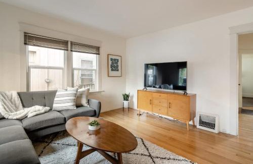 Belmont House | Stay Portland - HeartofBuckman MidCentury Dream 86 WalkScore 3BR
