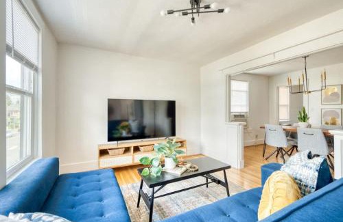 Buckman Neighborhood Apartment | Stay Portland - La Casa Burnside -Local Eateries -Shops - Bars