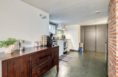 Nob Hill Apartment | Stay Portland - Luxury Living on NW 23rd Ave, Walk Score 99