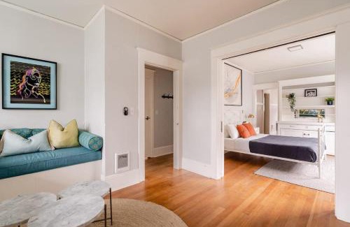 Belmont Apartment | Stay Portland - PDX Art Deco Lounge - Local Eateries, Bars & Shops