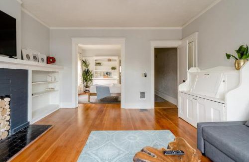 Belmont Apartment | Stay Portland - Portland Classic - Parks, Eateries & Local Shops