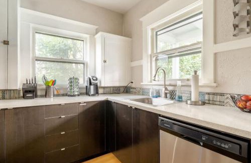 Belmont Apartment | Stay Portland - Portland Classic - Parks, Eateries & Local Shops
