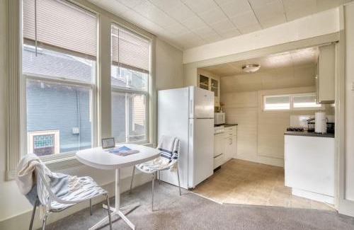 Buckman Neighborhood Apartment | Stay Portland - Sun-Filled Buckman Studio!