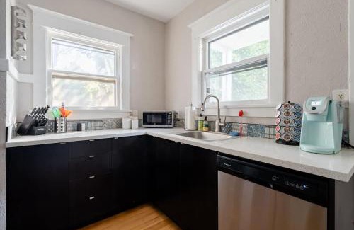 Belmont Apartment | Stay Portland - Sunnyside Wonderland- Coffee Shops, Bars & Parks