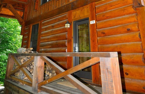Lac Superieur Village Ski Chalet | Stay & Relax in our Log cabin in the woods