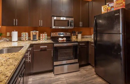 Piedmont Heights Apartment | Stay Retro Sol a Groovy Vintage Paradise