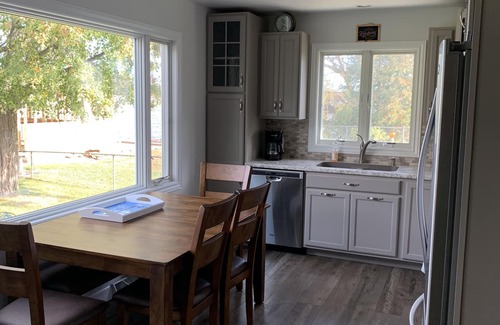 Winneconne Cottage | Stay right on the lake!