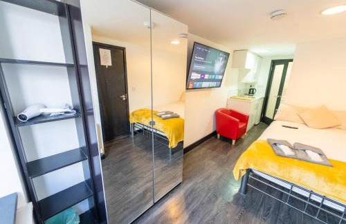 Selly Oak Apartment | STAY SA Equipped Studios next to UOB and QE!