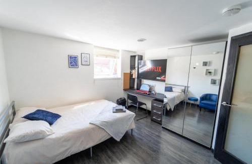 Selly Oak Apartment | STAY SA Equipped Studios next to UOB and QE!