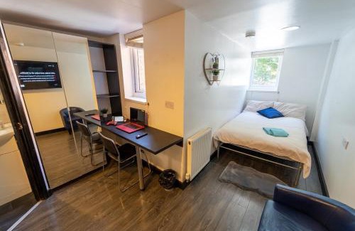 Selly Oak Apartment | STAY SA Equipped Studios next to UOB and QE!