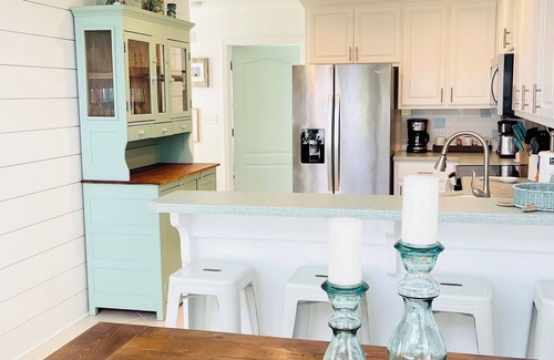 East End House | STAY SALTY~ Pool, Gorgeous Bay Views, In Town Center & Golf Cart Friendly Area.