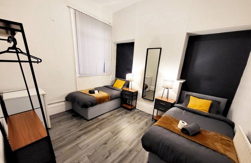 Hull Hotel | Stay Sleep Rest - Grove Haven