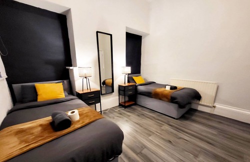 Hull Hotel | Stay Sleep Rest - Grove Haven