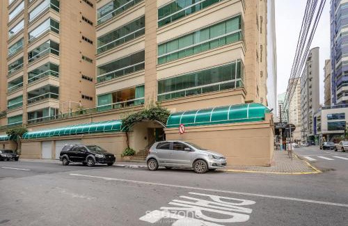 Andorinha Apartment | Stay steps from the sea in Meia Praia - VIM