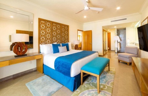 Santa Rosa Resort | Stay Thanksgiving week at Luxurious Villa La Valencia Beach Resort