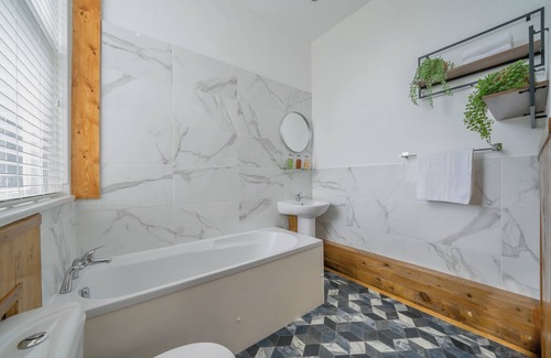 West Derby Apartment | Stay where it all began for The Beatles!