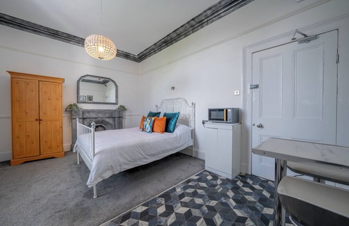 West Derby Apartment | Stay where it all began for The Beatles!