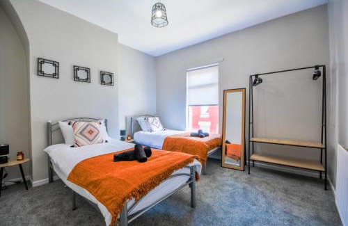 Liverpool House | Stay with Alexandra - Free Parking - Free Wifi Superb Location