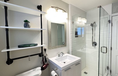 Orange House | Stay with SIR Living for the best experience!