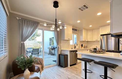 Orange House | Stay with SIR Living for the best experience!