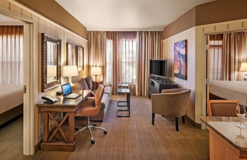 Gainey Village Villas House | Stay, Work, and Play in Style Near Scottsdale's Top Attractions! Pets Welcome!
