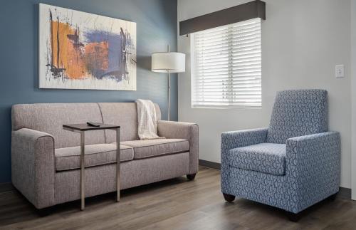 Greenville - Spartanburg Hotel | stayAPT Suites Greenville-Haywood Mall