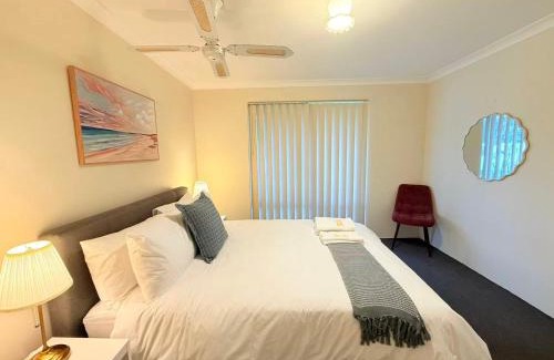 Seville Grove House | StayAU 4BR Family Retreat with Garden Near Perth