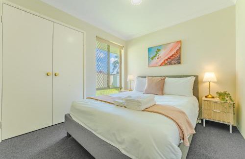 Seville Grove House | StayAU 4BR Family Retreat with Garden Near Perth