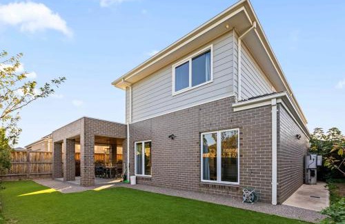 Point Cook House | StayAU Contemporary 5BRM Families Home Point Cook
