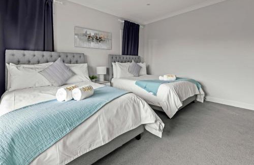 Point Cook House | StayAU Contemporary 5BRM Families Home Point Cook
