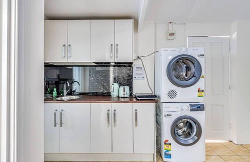 Malvern East House | StayAU Cozy 1BR Living Space Near Chadstone