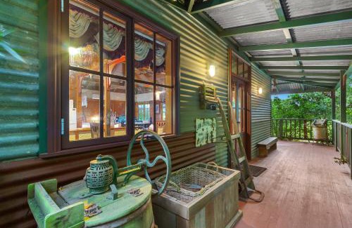 Mount Dandenong House | StayAU Ironbark Cottage Romantic Retreat Dandenong