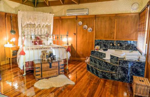 Mount Dandenong House | StayAU Ironbark Cottage Romantic Retreat Dandenong