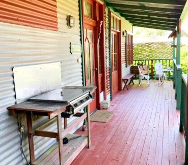 Mount Dandenong House | StayAU Ironbark Cottage Romantic Retreat Dandenong