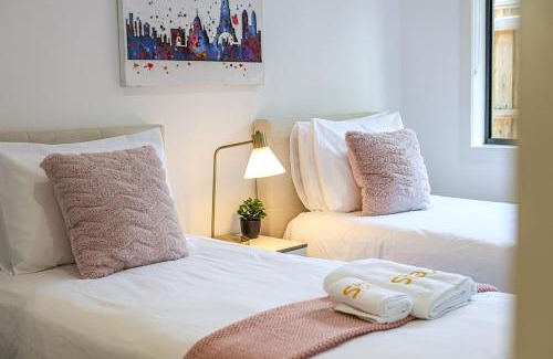 Officer House | StayAU Officer Newly 5BRM Homley Villa House