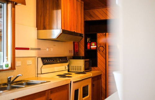 Wendouree House | StayAU Private Two-Storey 6 Beds House Wendouree