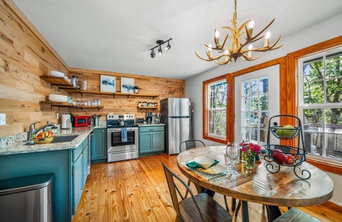 Mentone Cabin | "Stayawhile" - Private, Hot Tub & Game Room