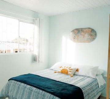 Rio Vermelho Sul House | StayBr Floripa - Casa 2 quartos, 1 km da Reserva Nacional de Surf, perfeita para famílias ou casais, Wi-Fi, garagem e sossego