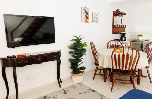Rio Vermelho Sul House | StayBr Floripa - Casa 2 quartos, 1 km da Reserva Nacional de Surf, perfeita para famílias ou casais, Wi-Fi, garagem e sossego