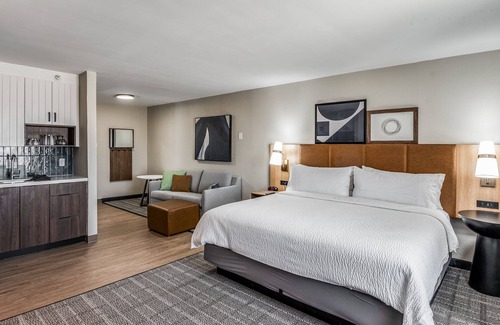 Dallas Hotel | Staybridge Suites Dallas Market Ctr Love Field by IHG