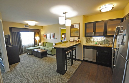 Altoona Hotel | Staybridge Suites Eau Claire - Altoona by IHG