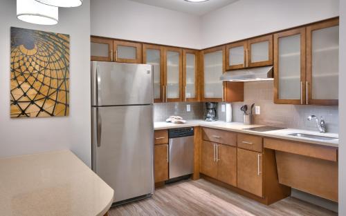 Lehi Hotel | Staybridge Suites - Lehi - Traverse Ridge Center by IHG