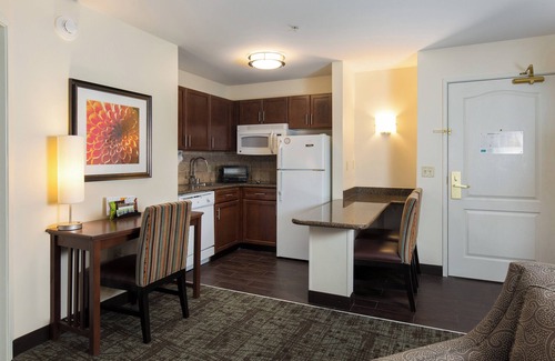 Maumee Hotel | Staybridge Suites Toledo - Maumee by IHG