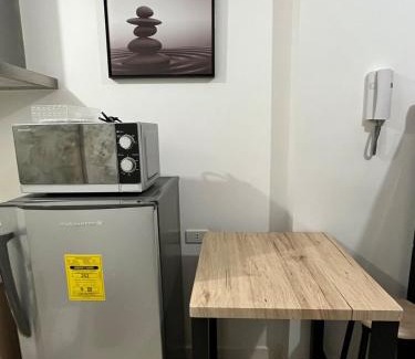 Matandang Balara Apartment | Staycation Condo - WiFi - Gym and Pool - 3 beds