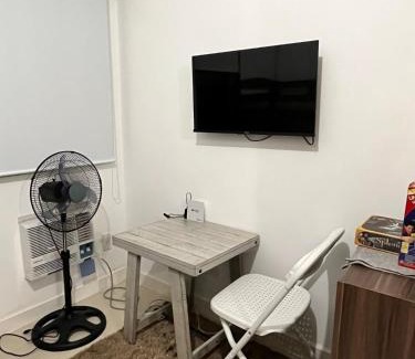 Matandang Balara Apartment | Staycation Condo - WiFi - Gym and Pool - 3 beds
