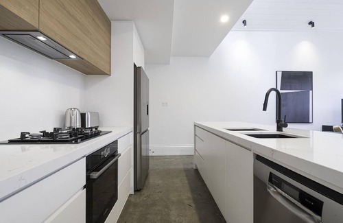 Elwood House | StayCentral - Poets Corner in Elwood - Burns St, Elwood, VIC - 4 Bedrooms, 4 Beds, 2 Bathrooms, Street parking available (none allocated).