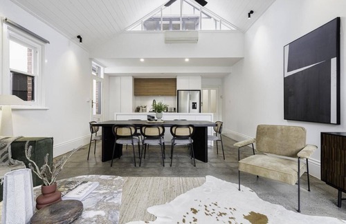 Elwood House | StayCentral - Poets Corner in Elwood - Burns St, Elwood, VIC - 4 Bedrooms, 4 Beds, 2 Bathrooms, Street parking available (none allocated).