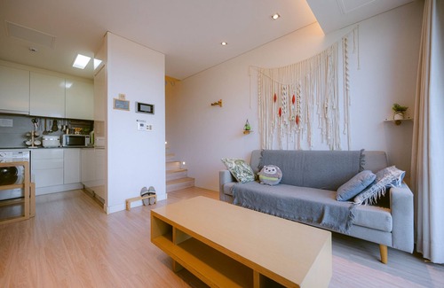 Hallim House | Stayfarmsvill